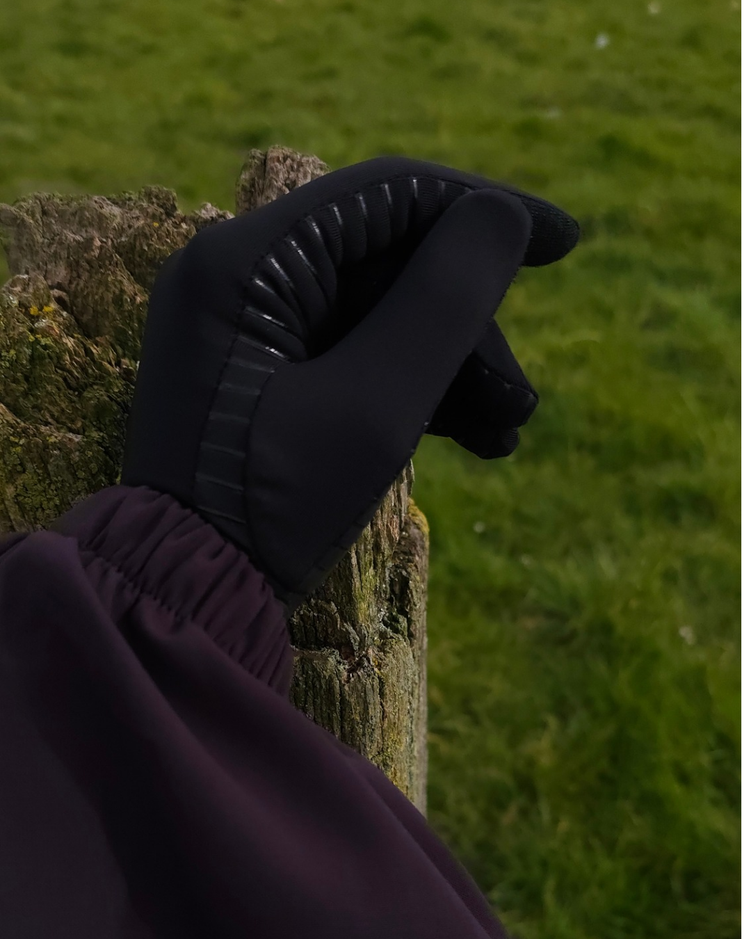 TOUCHSCREEN GLOVES